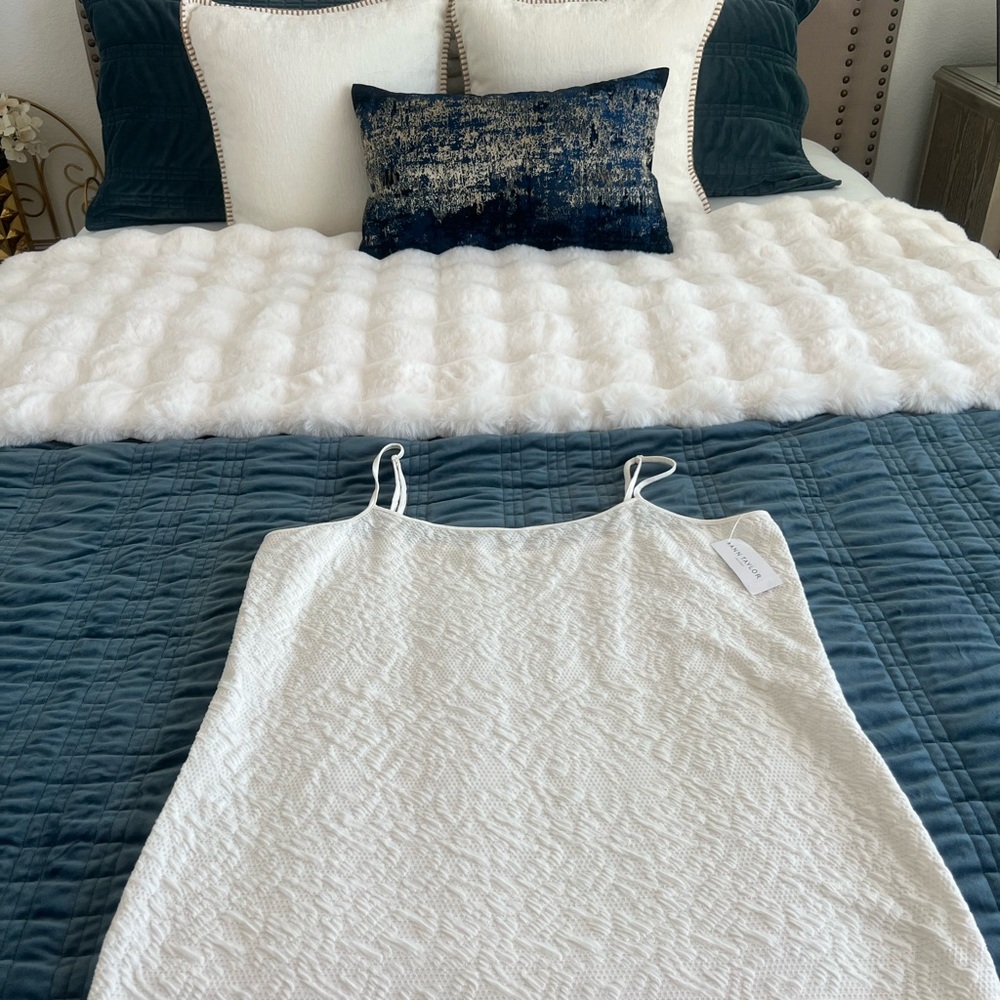 Ann Taylor Ivory Textured tank